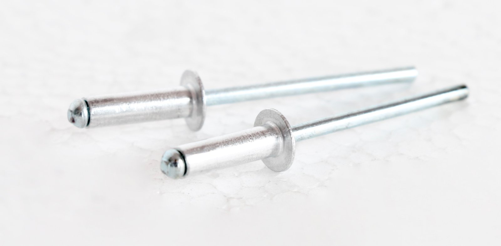 Remache de aluminio para unión de piezas