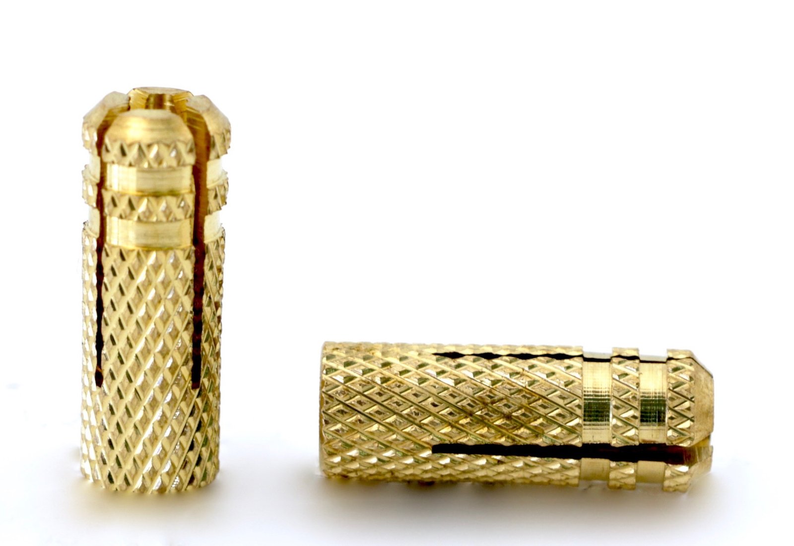 Taquete expansor de latón milimétrico