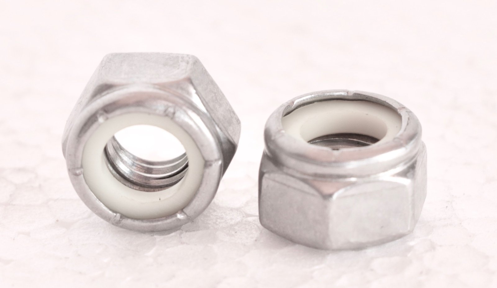Tuerca de seguridad con inserto de nylon rosca NC